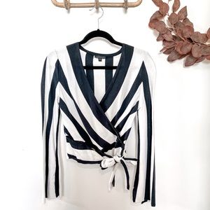 Black and white Topshop bell sleeve sweater